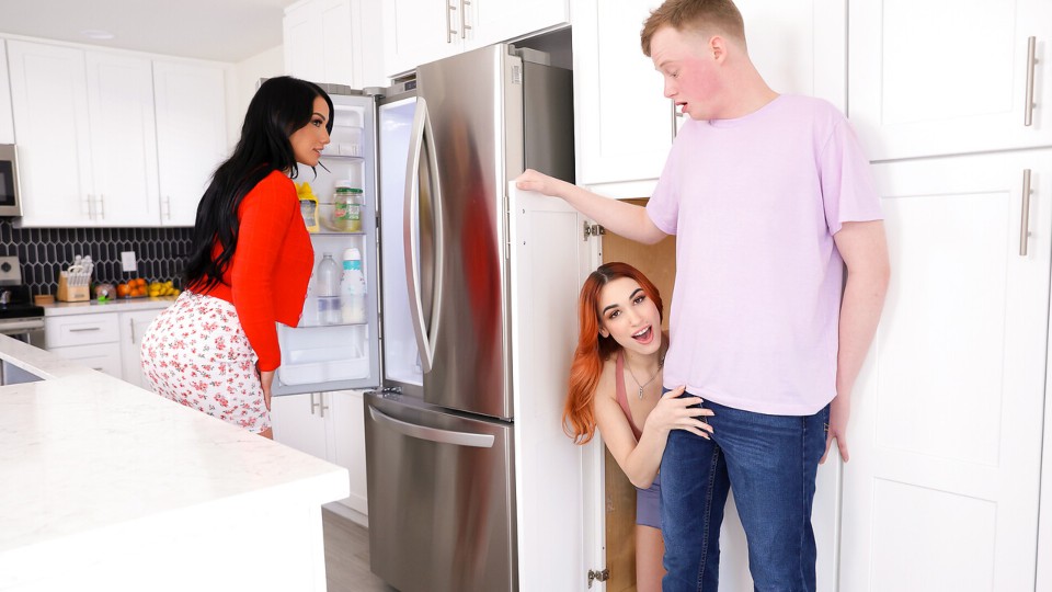 Hide And Seek With My Stepsister – S27:E1 / 05.05.2023 – [BrattySis] Delilah Day
