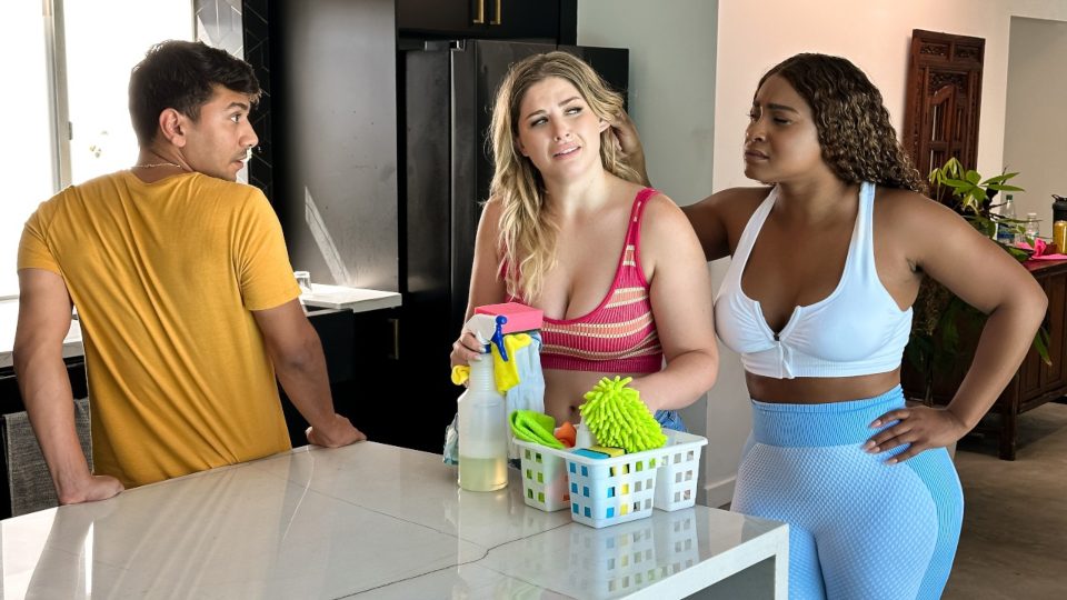 MILF Makes College Shower Threesome – [MomsBangTeens] Riley Reign, Ny Ny Lew